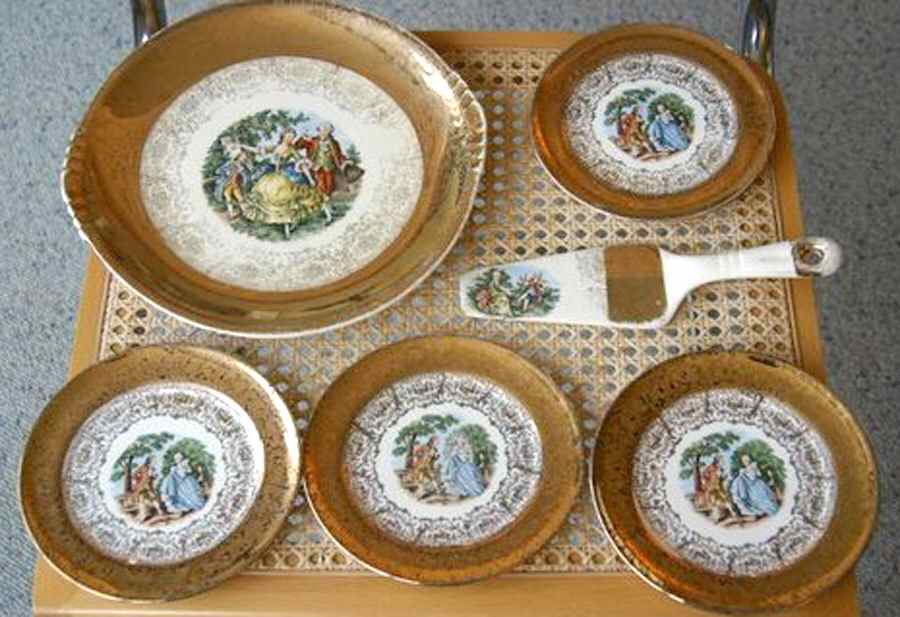 RYL268 Handled Cake Plate by Royal (USA)-1