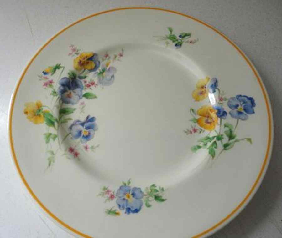 V1279 Dinner Plate by Royal Doulton-1
