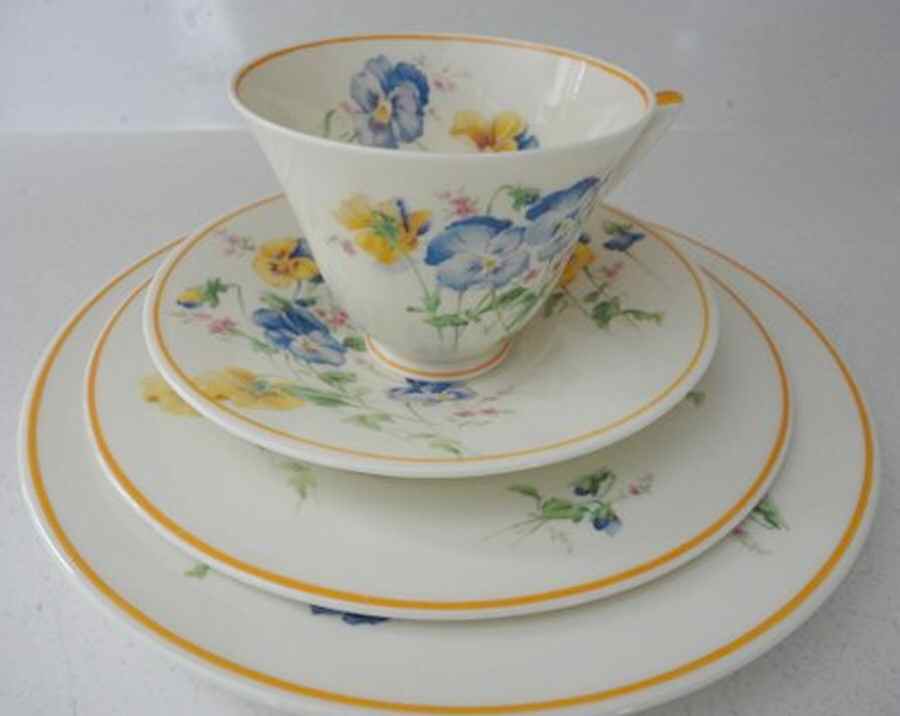 V1279 Footed Cup & Saucer Set by Royal Doulton-1