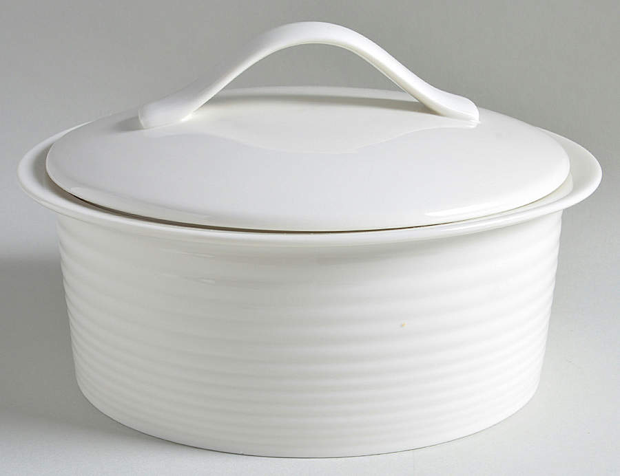 Maze White (Porcelain) 2 Qt Round Covered Casserole by Royal Doulton-1