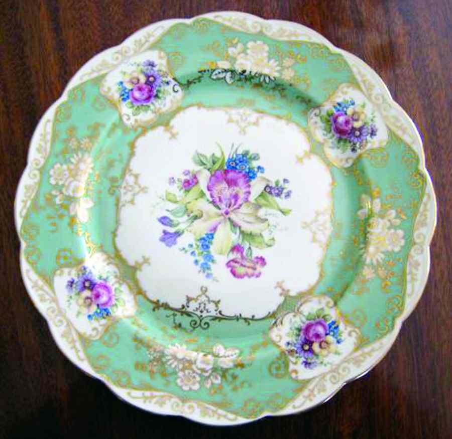 ROB258 Green Dinner Plate by Royal Bayreuth-1