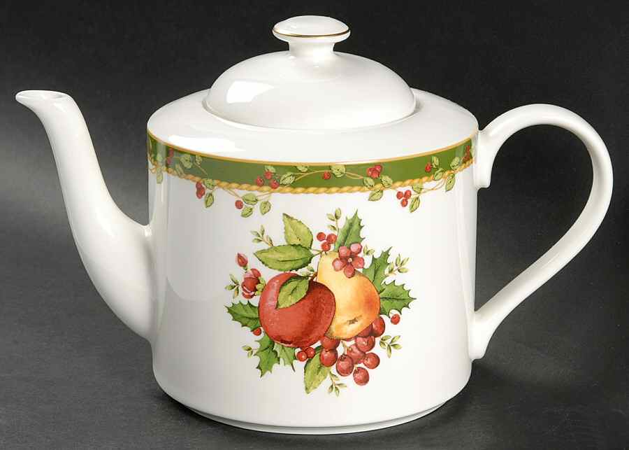 Winter's Garland Tea/Coffee Pot & Lid by Reed & Barton-1