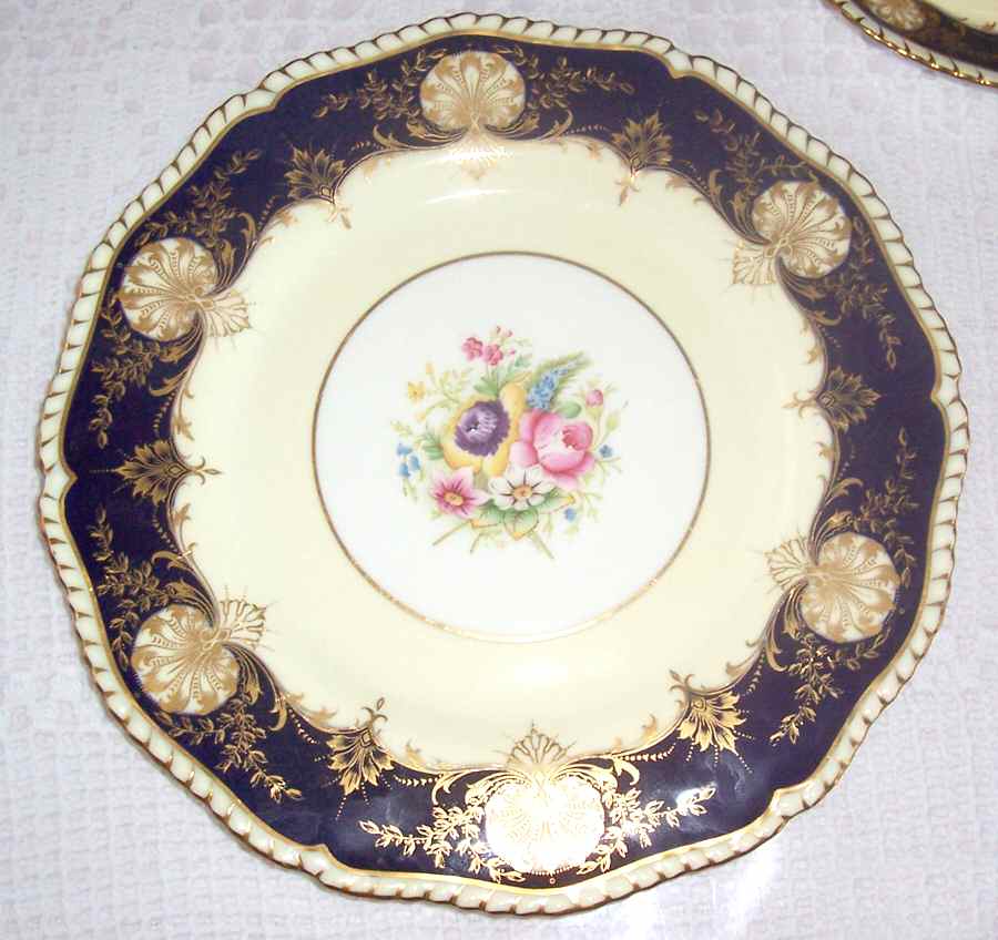 Z1749 Dinner Plate by Royal Worcester-1