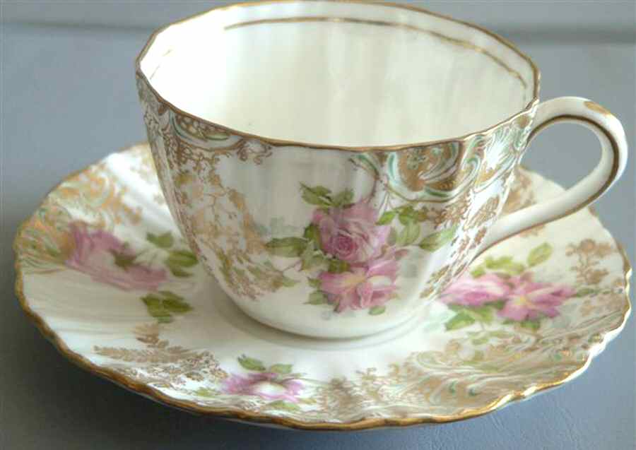 Hb5522 Flat Cup & Saucer Set by Royal Doulton-1