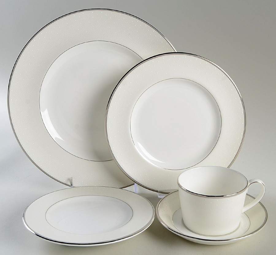 Pointe d'Esprit 5 Piece Place Setting by Royal Doulton-1