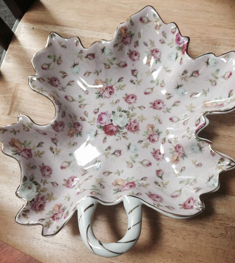 RDV5 Leaf Shaped Dish by Royal Danube-1