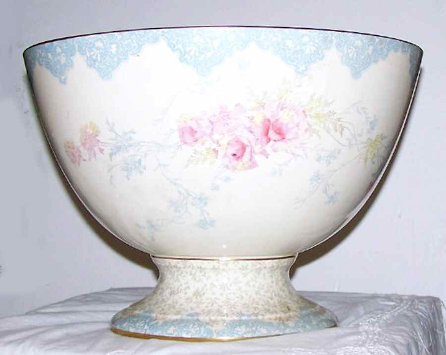 A8023 Centerpiece by Royal Doulton-1