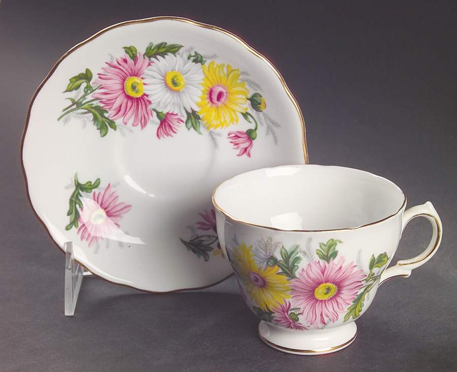 7106 Footed Cup & Saucer Set by Royal Vale-1