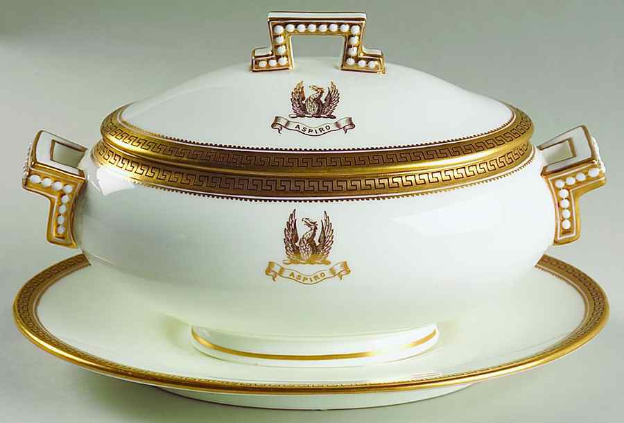 L6987 Gravy Boat & Underplate by Royal Cauldon-1
