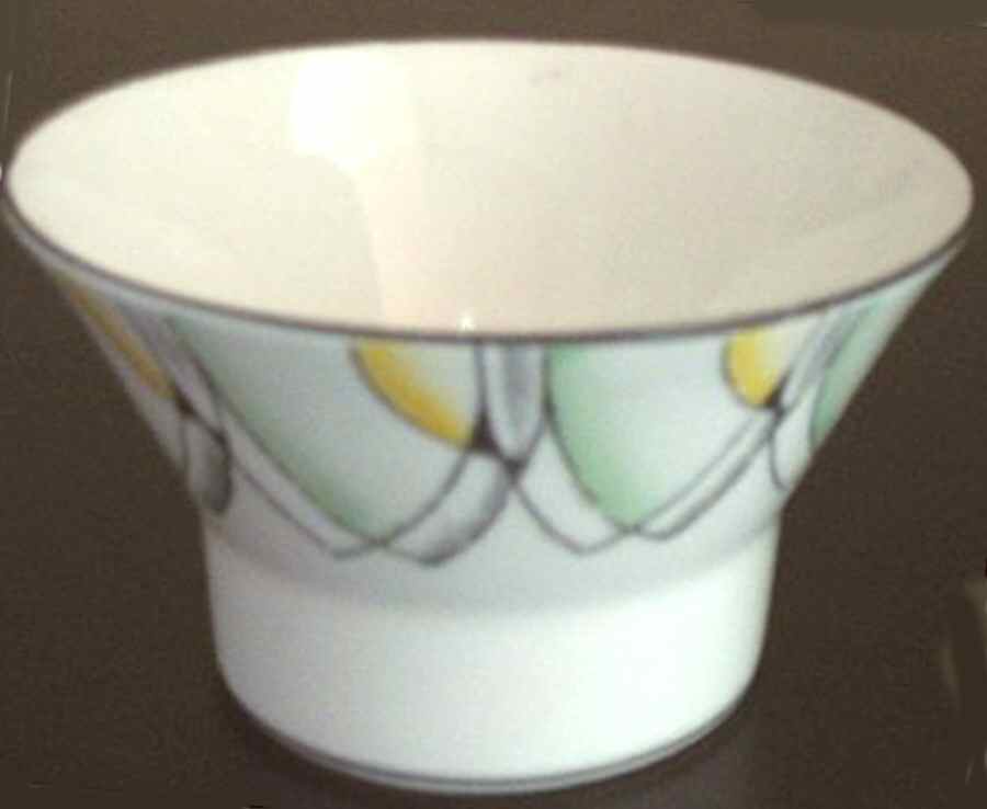 9152 Sugar Bowl & Lid by Royal Albert-1