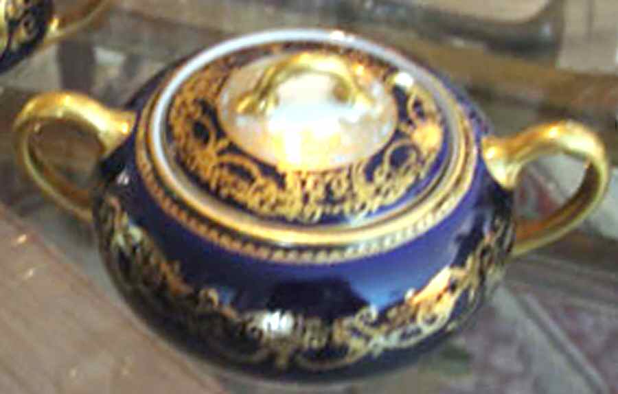 ROI71 Sugar Bowl & Lid by Royal Ivory (Czech, Germany)-1