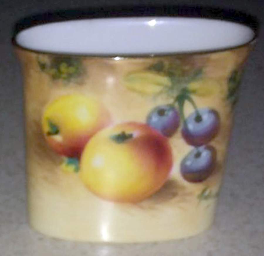 W4533 Cigarette Holder by Royal Worcester-1