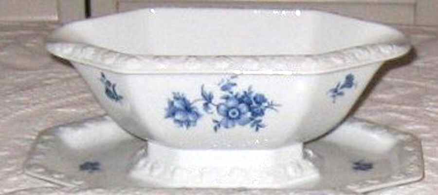 R1886 Gravy Boat with Attached Underplate by Rosenthal - Continental-1