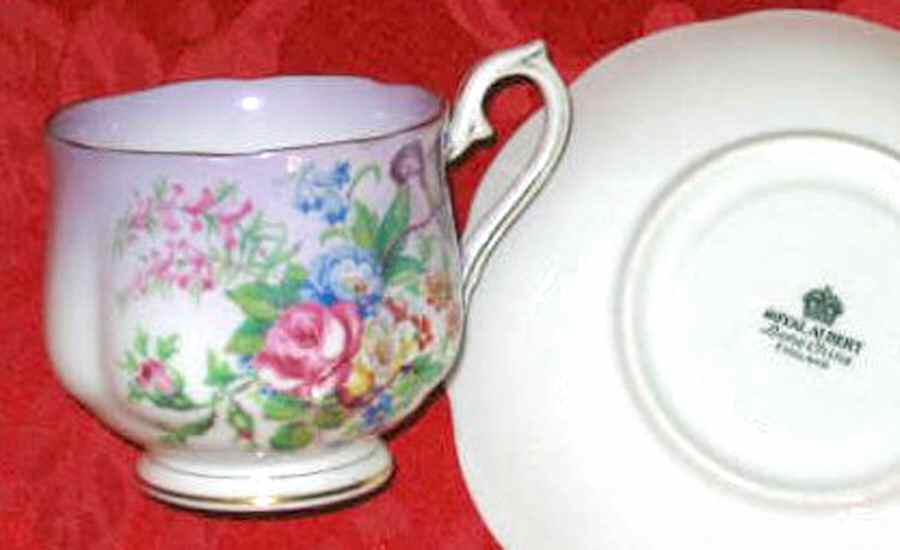 ROA219 Footed Cup by Royal Albert-1