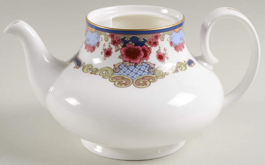 RD405 Teapot No Lid by Royal Doulton-1
