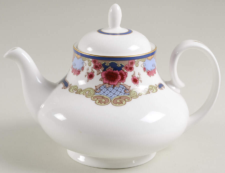 RD405 Teapot & Lid by Royal Doulton-1
