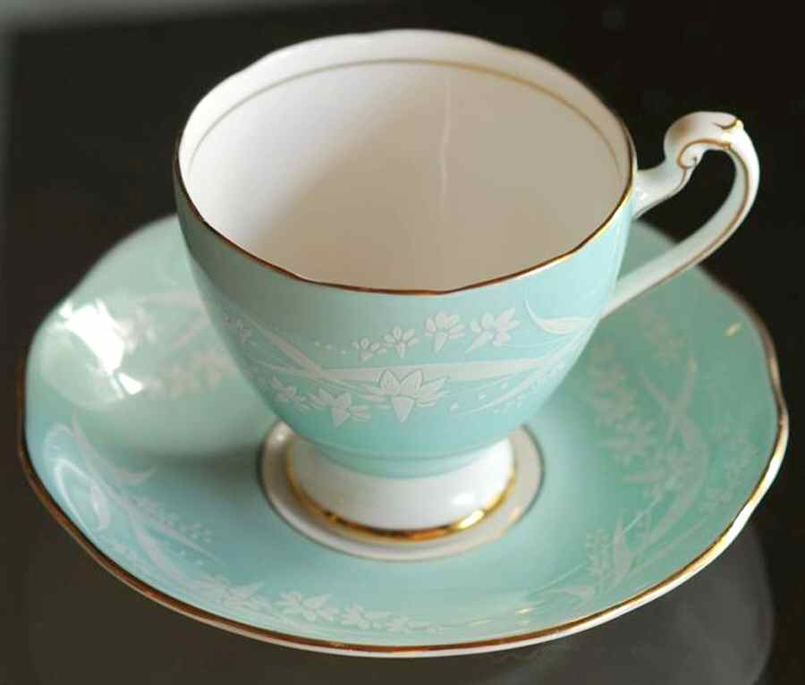 R609 Footed Cup & Saucer Set by Roslyn (England)-1