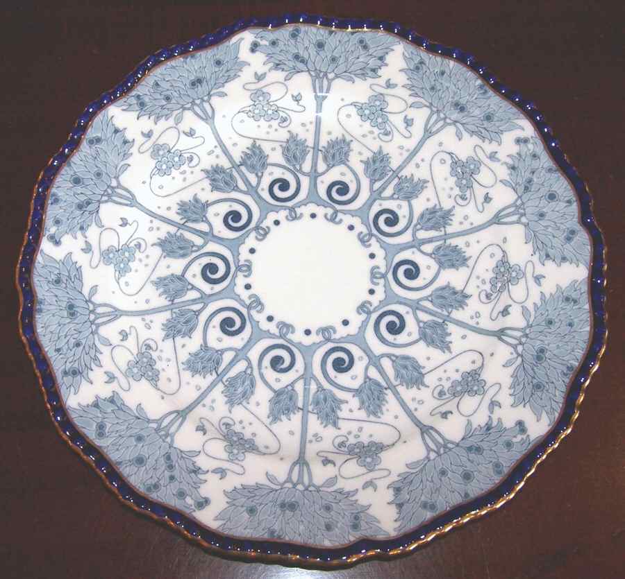 RD284 Dinner Plate by Royal Doulton-1