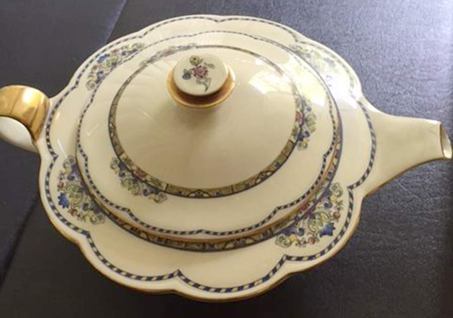ROT266 (Scalloped) Teapot & Lid by Royal Tettau-1