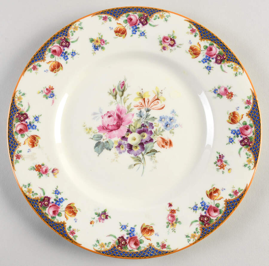 RD98 Dinner Plate by Royal Doulton-1