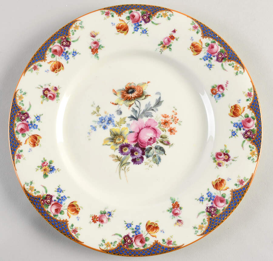 RD98 Dinner Plate by Royal Doulton-1