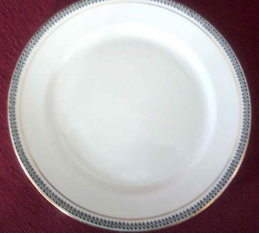 ROA229 Dinner Plate by Royal Albert-1