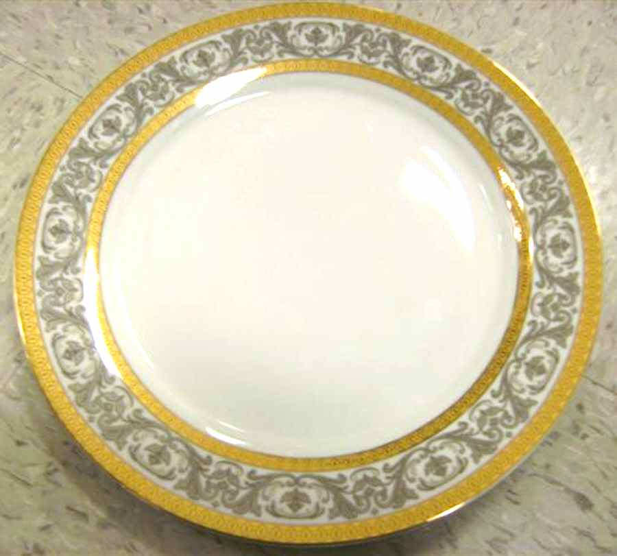 R1G1 Dinner Plate by Royal Garland-1