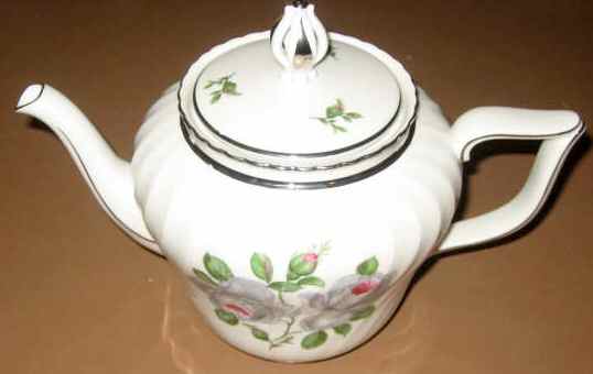 Enchantment Teapot & Lid by Royal Bayreuth-1