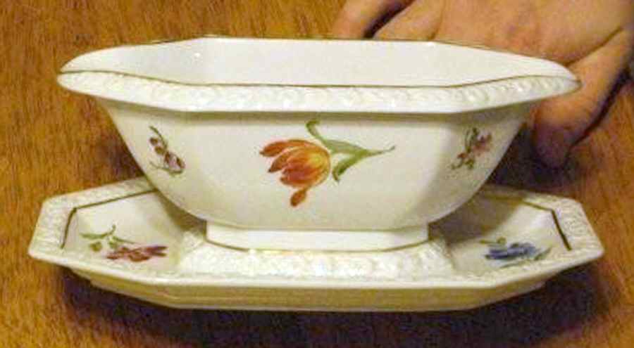 R2000 Gravy Boat with Attached Underplate by Rosenthal - Continental-1