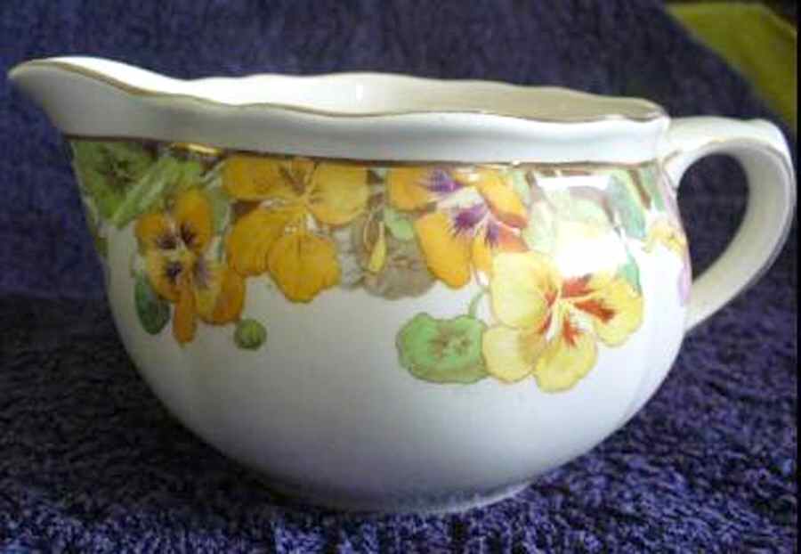 Nasturtium Creamer by Royal Doulton-1
