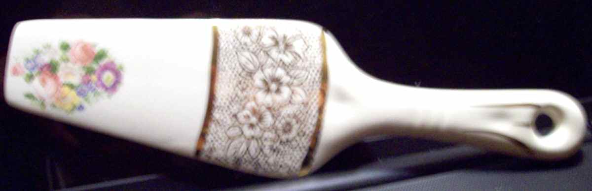 RYL291 Solid Ceramic Pie/Cake Server by Royal (USA)-1