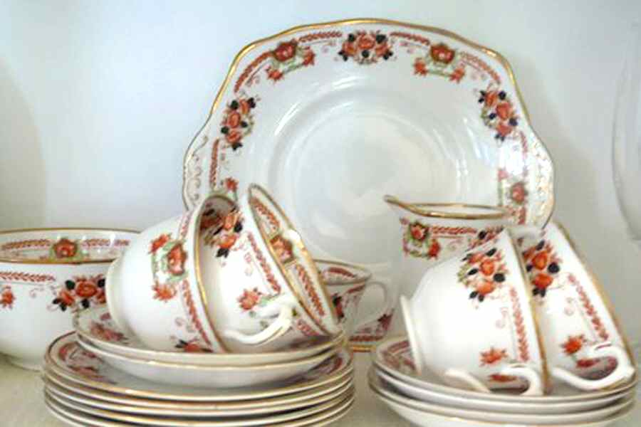 47051 Handled Cake Plate by Royal Albert-1