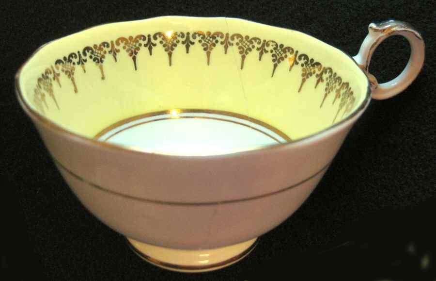 7202 Footed Cup by Roslyn (England)-1