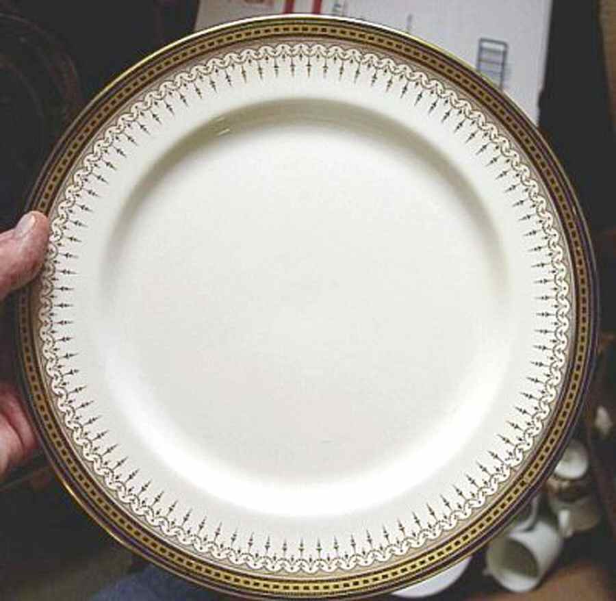 E7777 Dinner Plate by Royal Doulton-1