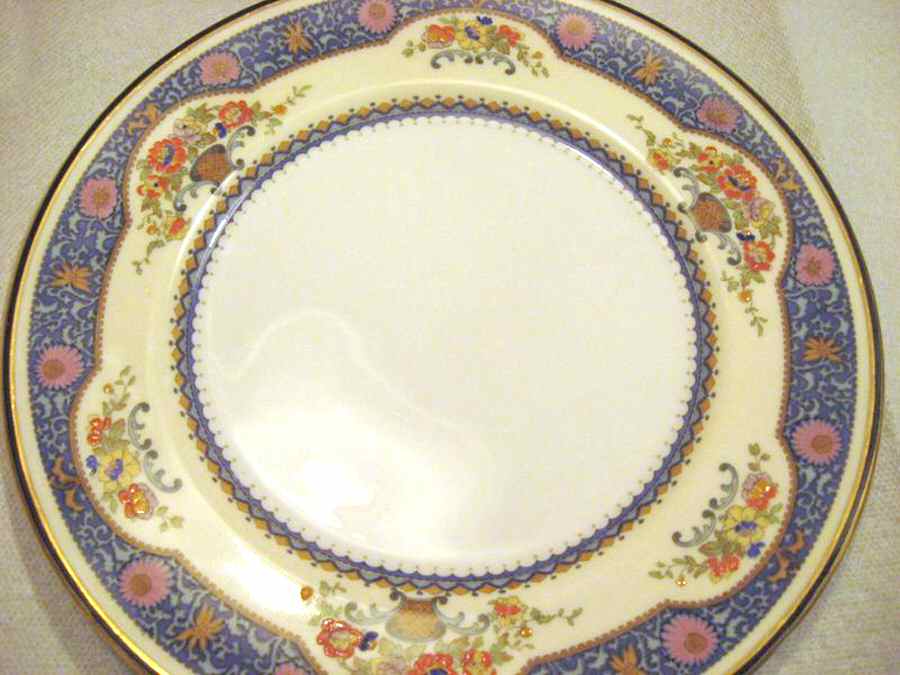 H2352 Dinner Plate by Royal Doulton-1