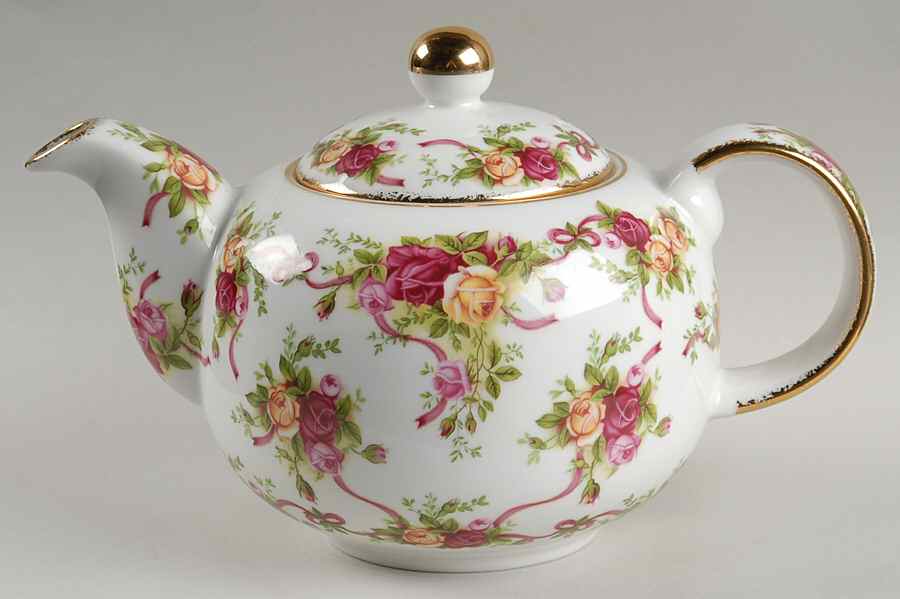 Old Country Roses (Classic Collection V) Teapot & Lid by Royal Albert-1