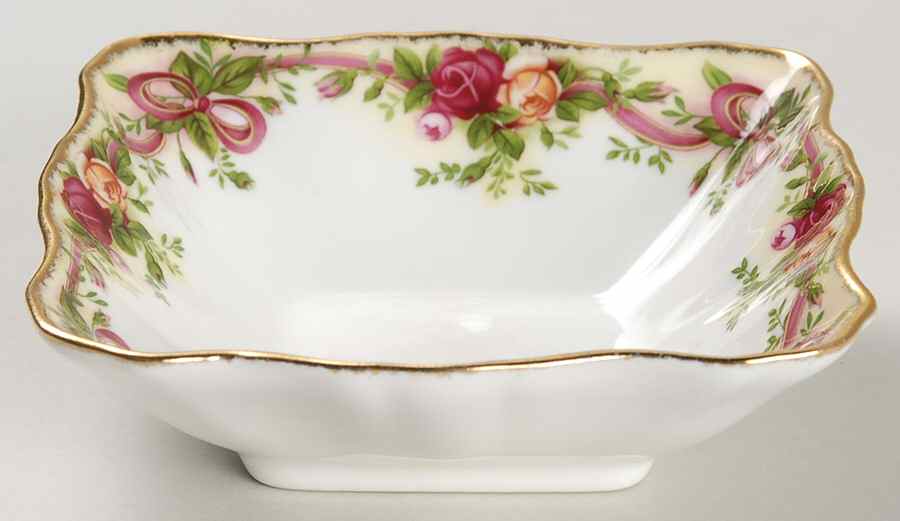 Old Country Roses (Classic Collection V) Sweet Meat Dish 4" by Royal Albert-1