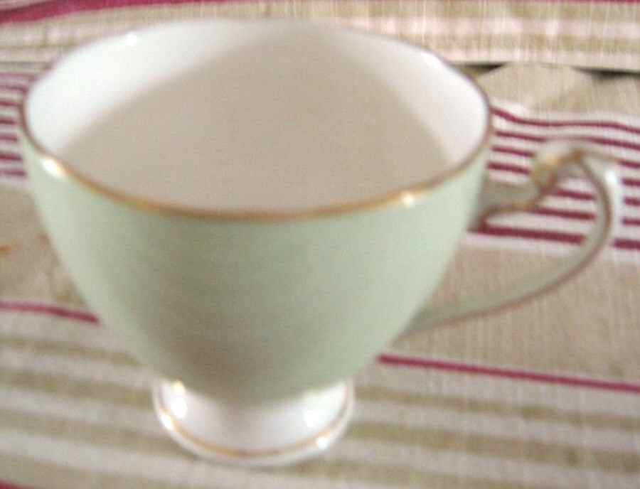 R851 Footed Cup by Roslyn (England)-1