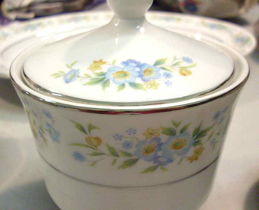 Garland Sugar Bowl & Lid by Rose (Japan)-1