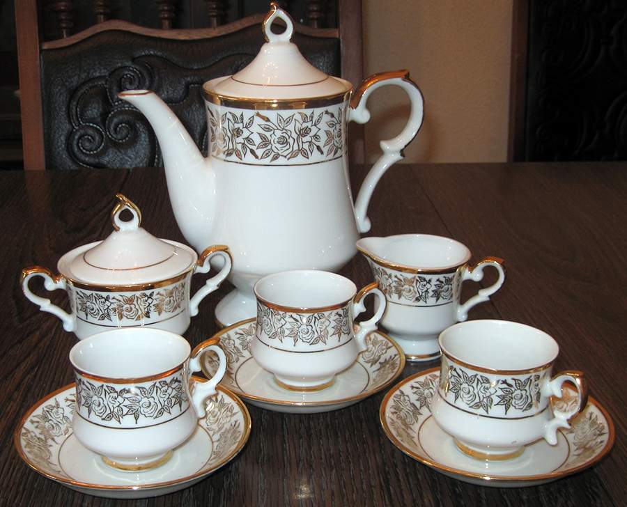 Cellini Romanesque Coffee Pot & Lid by Royal Sealy-1