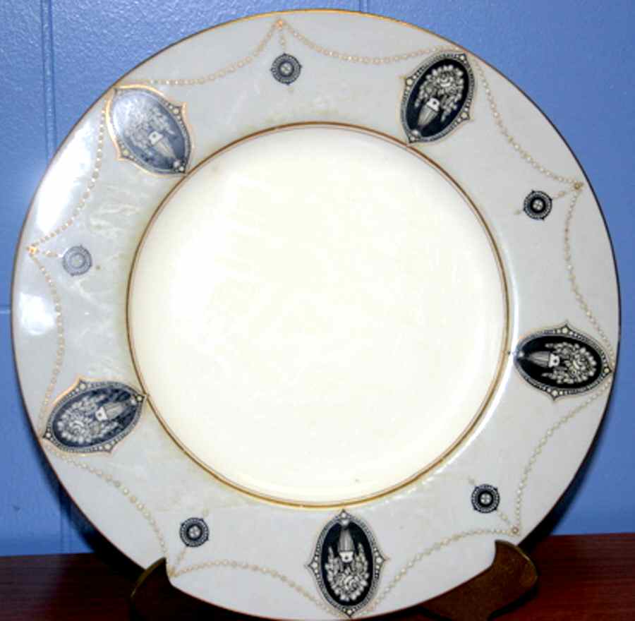 134 1-2 Dinner Plate by Royal Doulton-1