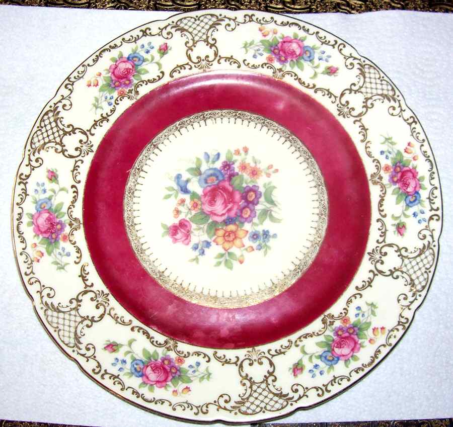 ROI143 Dinner Plate by Royal Ivory (Czech, Germany)-1