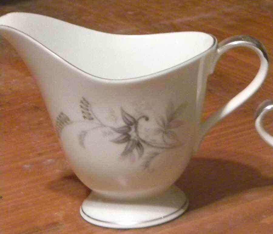 Heritage Creamer by Regal (Japan)-1