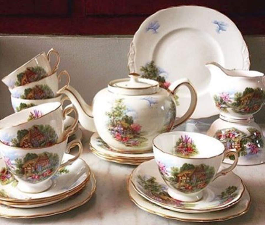 7382 Teapot & Lid by Royal Vale-1