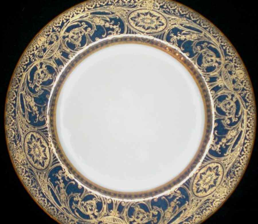 C2491 Dinner Plate by Royal Worcester-1