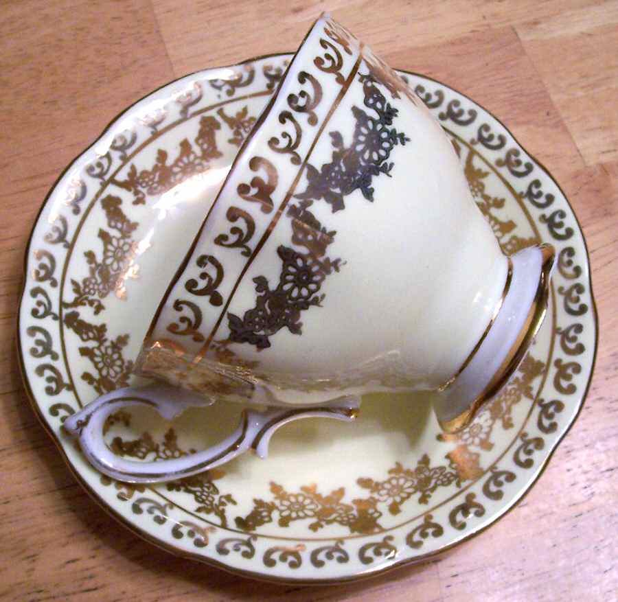 2471 Footed Cup & Saucer Set by Royal Albert-1