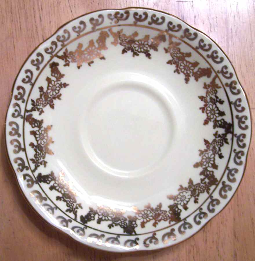 2471 Saucer by Royal Albert-1