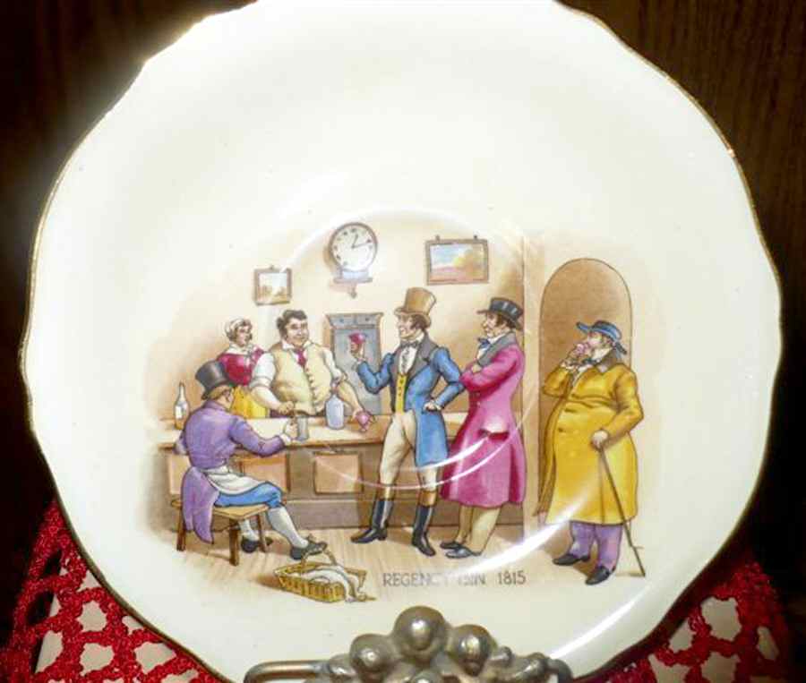 A589 Saucer by Royal Winton-1