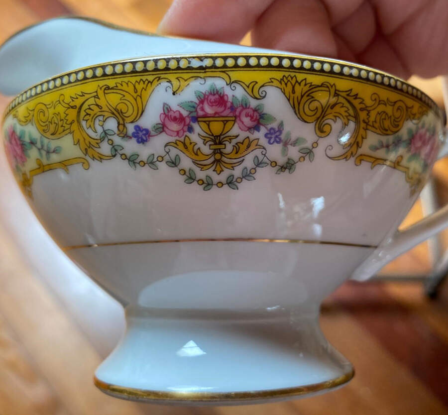 ROB262y Creamer by Royal Bayreuth-1