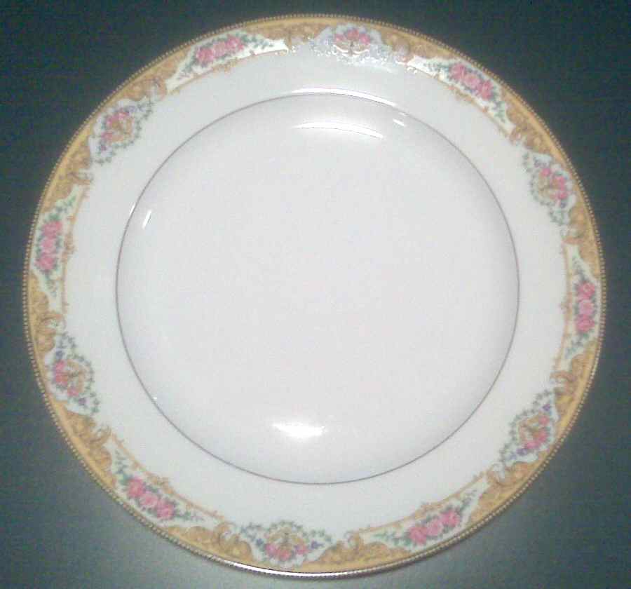ROB262y Dinner Plate by Royal Bayreuth-1